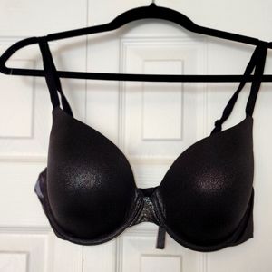 Victoria Secret delicately used bra practically new!